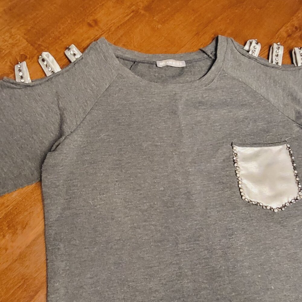 Milan Kiss ~ Sz L ~ Long Sleeve Top ~ Unique Sleeve/Shoulder Accents ~ NWOT